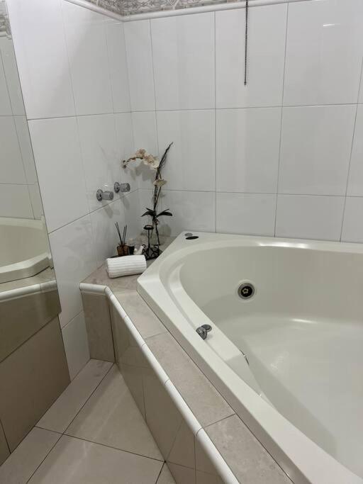 Estadia Das Gerais - Casa De Hospedes Adoravel Com Jacuzzi 欧鲁普雷图 外观 照片