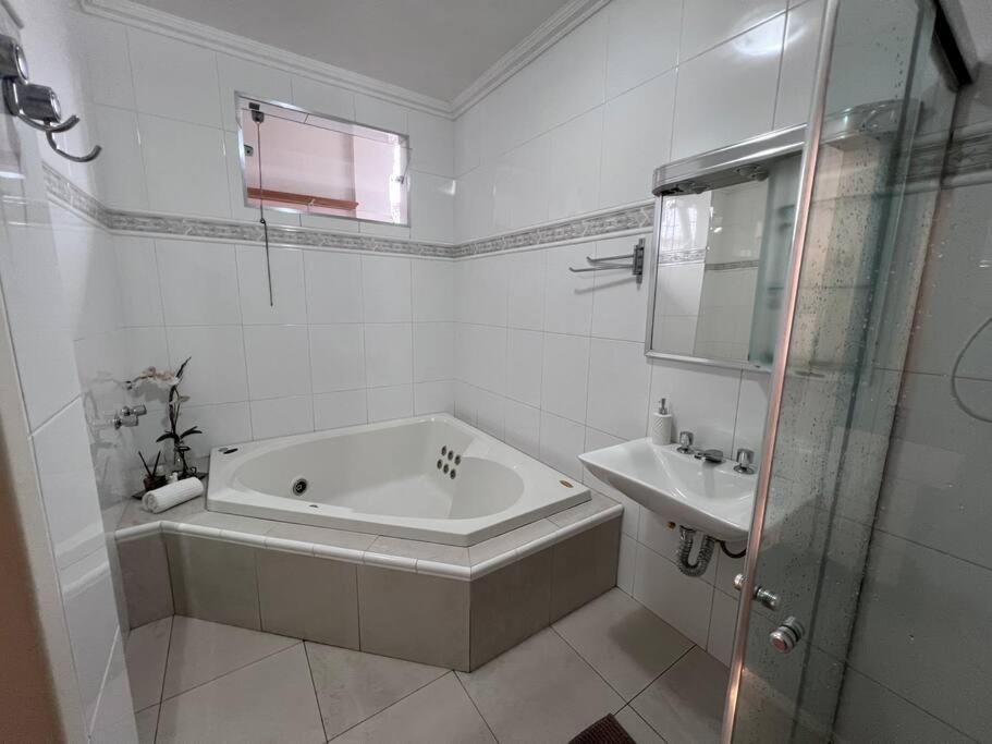 Estadia Das Gerais - Casa De Hospedes Adoravel Com Jacuzzi 欧鲁普雷图 外观 照片